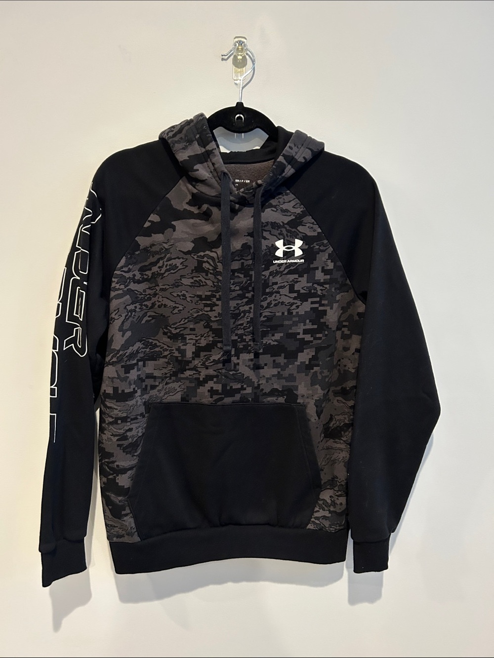 Under Armour Men's Black & Gray Camo Pullover Hoodie